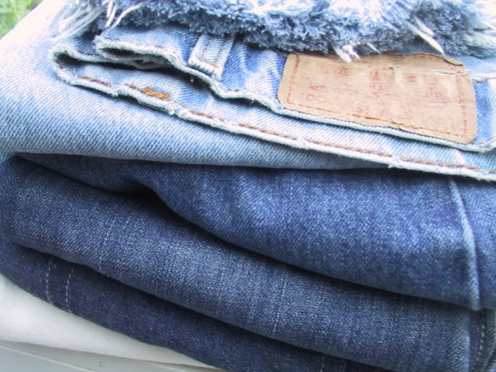 Polémica generó conocida marca de jeans por publicidad catalogada de sexista