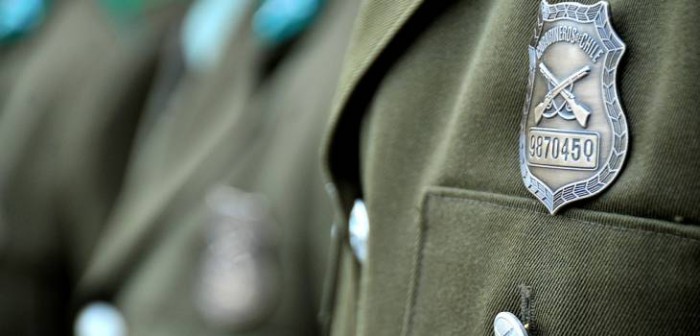 Detienen a al menos 15 funcionarios de Carabineros por millonario fraude en la institución