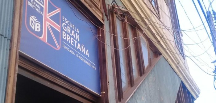 Apoderados denuncian precarias condiciones de escuela Gran Bretaña en Valparaíso