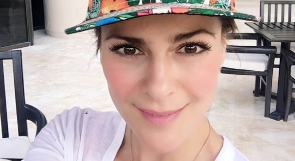 Tonka Tomicic deslumbró a fanáticos con look retro a lo chica 'Pin-up'