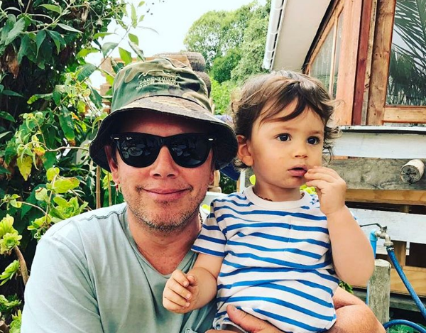 Desde pequeño: hijo de José Miguel Viñuela se luce como modelo