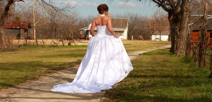 Inesperada broma contra novia embarró su matrimonio: la rociaron con un extintor