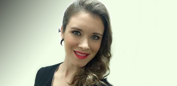 ¿Son iguales? Carla Jara comparó su nuevo look con el de conocido dibujo animado