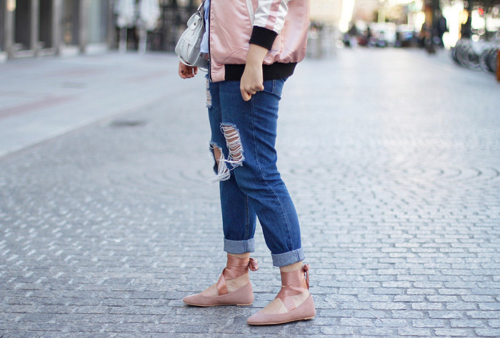 Fabrica tus propios jeans desgastados con estos simples consejos