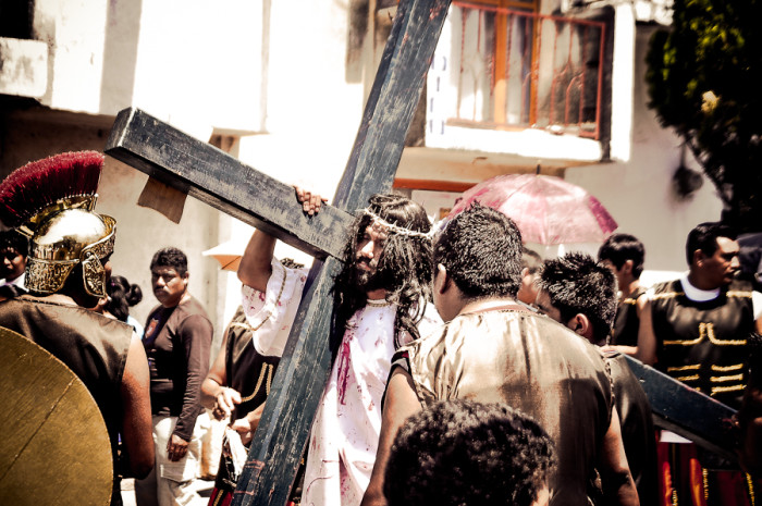 México: joven que interpretaba a Judas en representación de Vía Crucis se ahorcó de verdad
