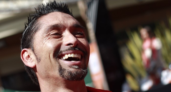 Marcelo 'Chino' Ríos protagoniza nuevo y divertido spot que hace alusión a su famoso auto