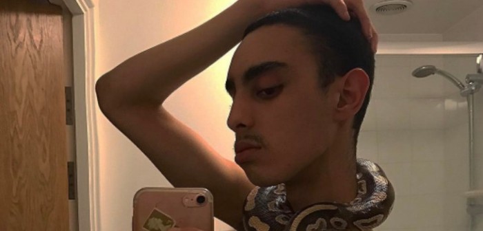 Múltiples cuestionamientos a joven británico que extirpó sus pezones por 'arte'