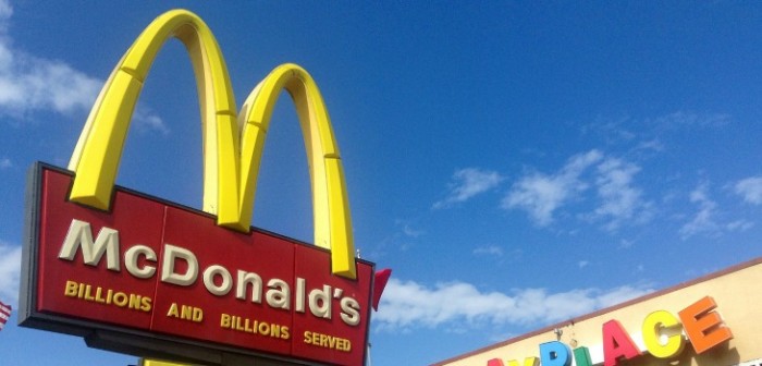 Fuerte trolleo a McDonald's por sus nuevos uniformes desató risas en redes sociales