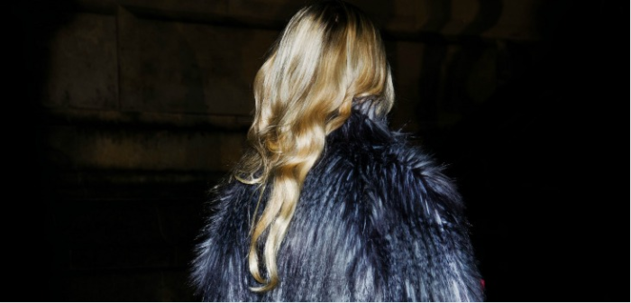 Mujer muestra las impactantes consecuencias tras teñirse el pelo: quedó llena de heridas