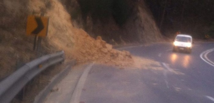 Sismo provoca importantes desprendimientos de tierra en región de Valparaíso