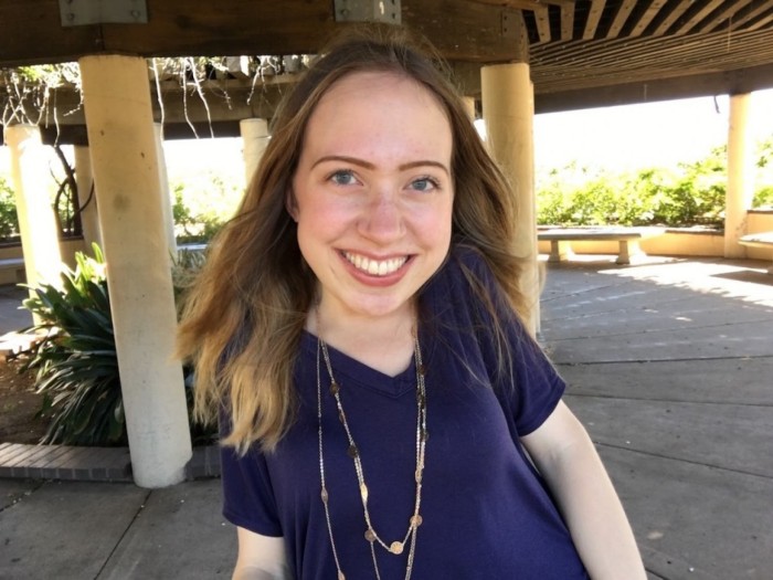 La increíble historia de una joven con enfermedad que le hace crecer un segundo esqueleto