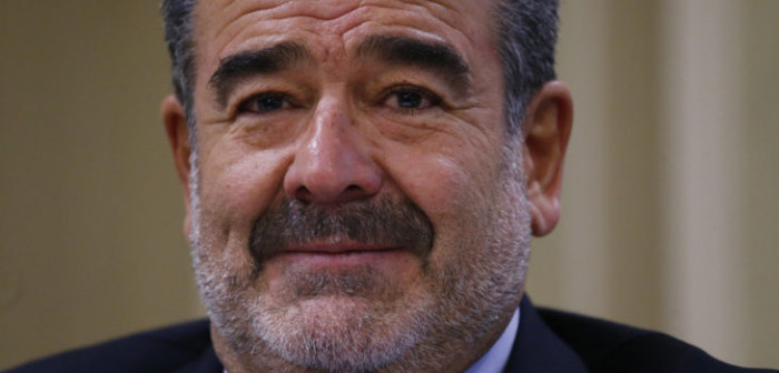 Tuitero logró tomar once en su casa con Luksic: llegó con una torta de mil hojas