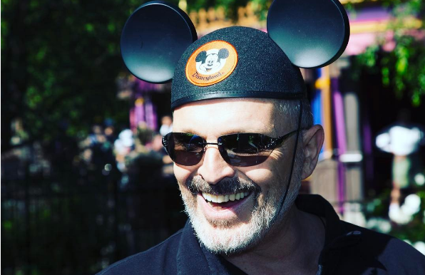 Miguel Bosé compartió inédita foto donde aparece junto a sus cuatro hijos