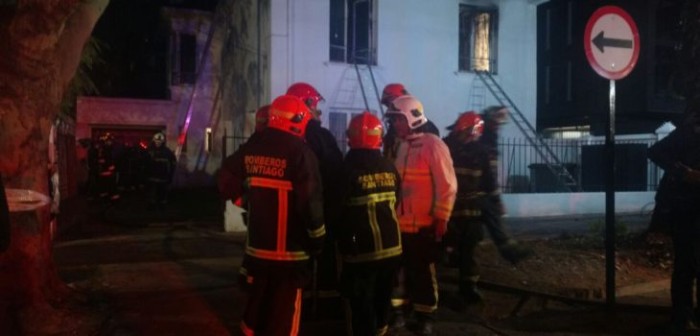 Al menos 2 adultos mayores fallecieron por incendio en hogar de ancianos en Providencia