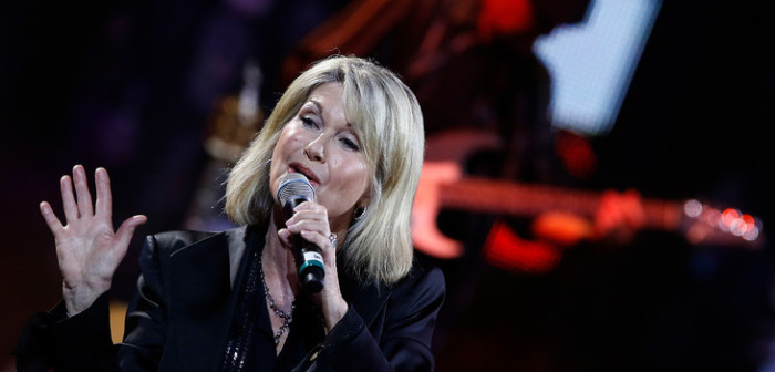 Estado de salud de Olivia Newton-John sigue debilitándose: se encontraría inmovilizada