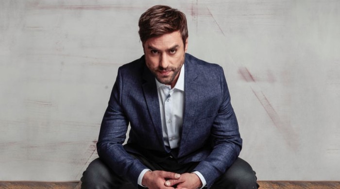 Actor de 'Amanda' Álvaro Gómez cautiva a sus fanáticas con nuevo look en redes