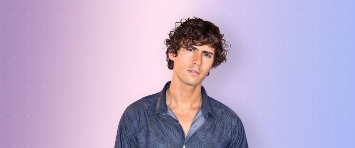 Cristóbal Álvarez debutó como bailarín en reality ecuatoriano: lo tildaron de tieso