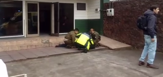 Hombre sufre ataque de epilepsia en acceso a comisaría en Puerto Montt