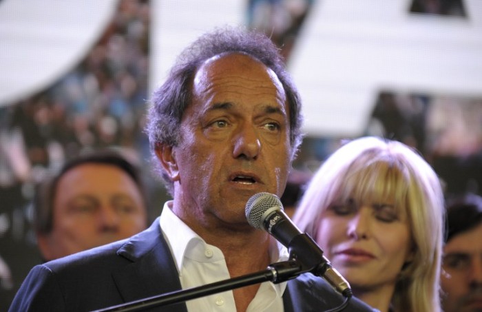 Excandidato presidencial argentino le habría pedido abortar a su novia: ella lo confesó