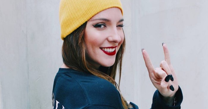 Kel se lució una vez más con transparente y elegante look en lanzamiento de 