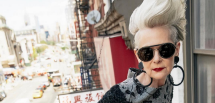 Así luce la profesora de 63 años que roba miradas por su glamoroso estilo: es modelo