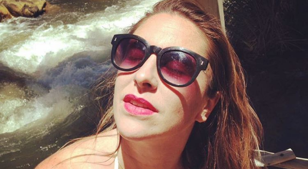 Actriz Patricia López compartió imagen haciendo topless en playa de Francia