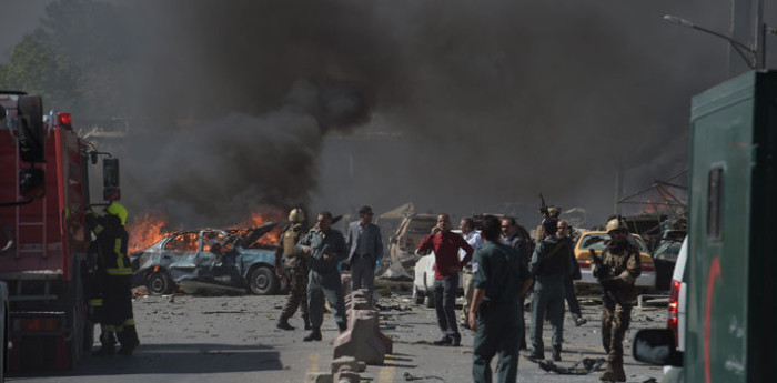 Al menos 80 muertos y 300 heridos deja atentado explosivo en distrito diplomático de Kabul