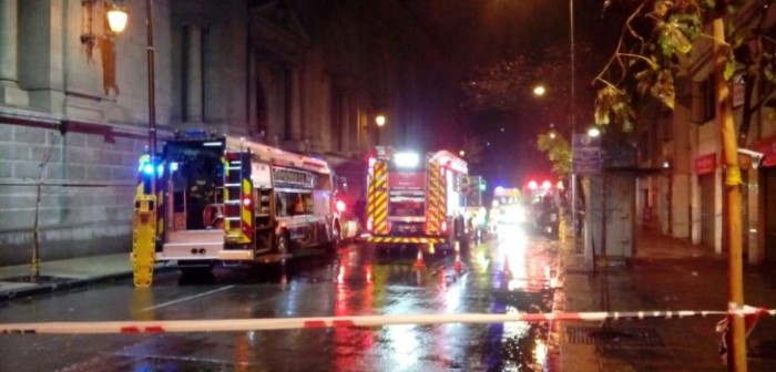 Mujer resultó atropellada por un camión en pleno centro de Santiago