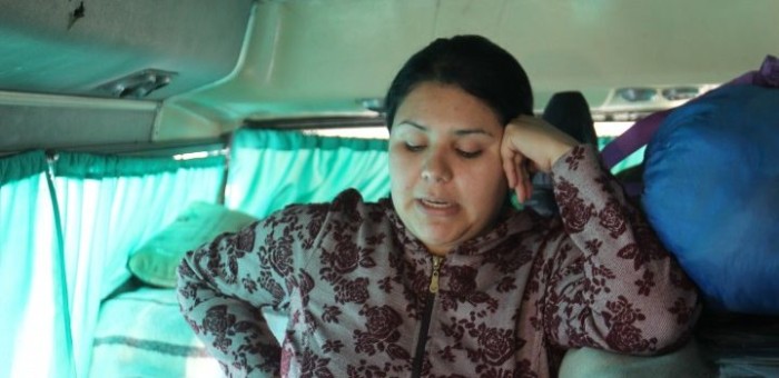 Familia lleva 6 meses viviendo en un bus y pide ayuda a Farkas en Punta Arenas