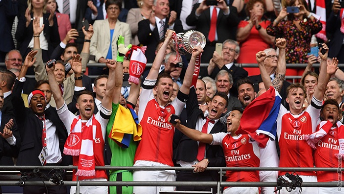 Alexis Sánchez celebró nuevo título con sensual baile al ritmo de 