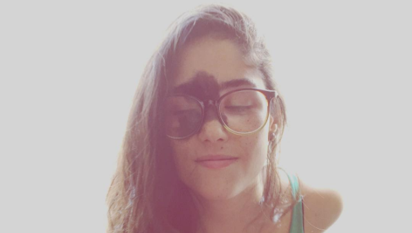 Modelo brasileña con gran marca de nacimiento en su rostro entrega inspiradora lección