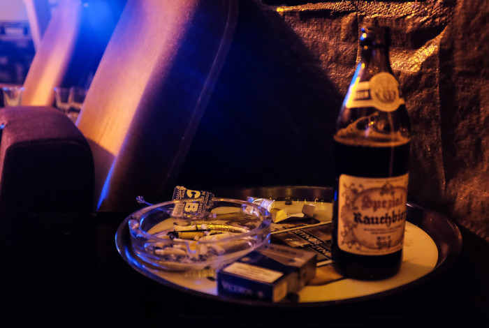 La ciencia responde: ¿Por qué a algunos les gusta fumar cuando beben alcohol?