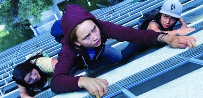 Madre analiza querellarse por película 