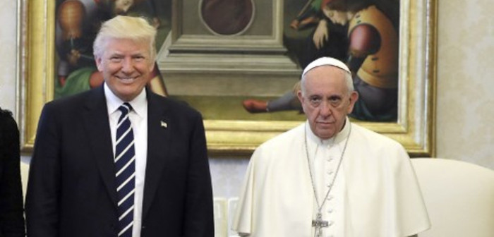 Reacción del Papa Francisco al momento de conocer a Donald Trump se vuelve viral