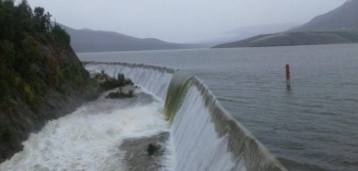 Evacuación total en zonas aledañas a río Limarí por desborde de embalse Recoleta en Ovalle
