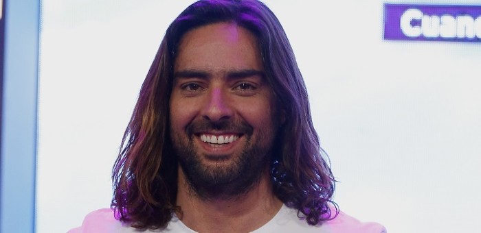 Actor Cristián Riquelme robó corazones con 'salvaje' foto del recuerdo