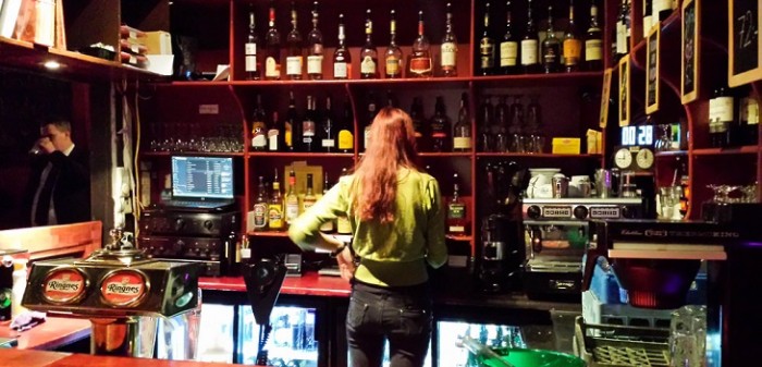 La brillante advertencia de un bar para evitar el acoso a sus trabajadoras