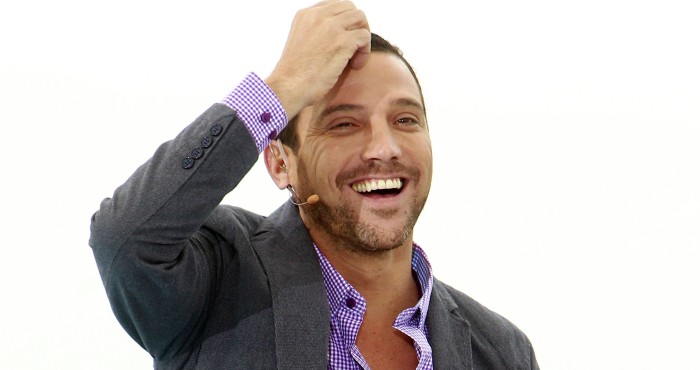 Julián Elfenbein compartió imagen con divertido look desatando la risa de sus seguidores