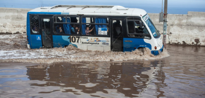 Alerta Roja en Antofagasta: Comienzan anegamientos y corte de rutas por intensas lluvias
