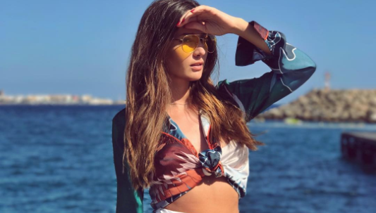 Aylén Milla se luce en redes sociales con unos atrevidos calzoncillos amarillos