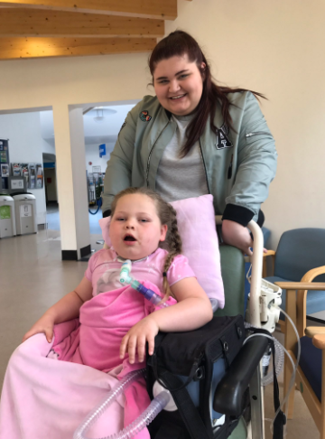 Paris y su hermana | Twitter