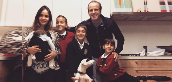 Igual de risueño que su padre: Hijo de Stefan Kramer derritió Instagram con tierno video