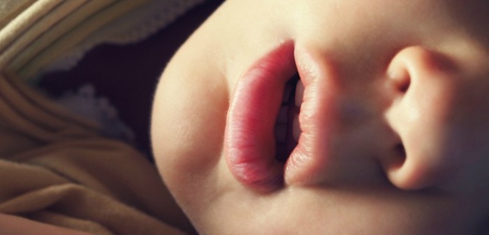 Pequeña sufre extraña anomalía en su cabello que siempre la hace lucir despeinada