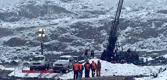Malas noticias en rescate de mineros: Sonda llega a nivel 55 y encuentra agua