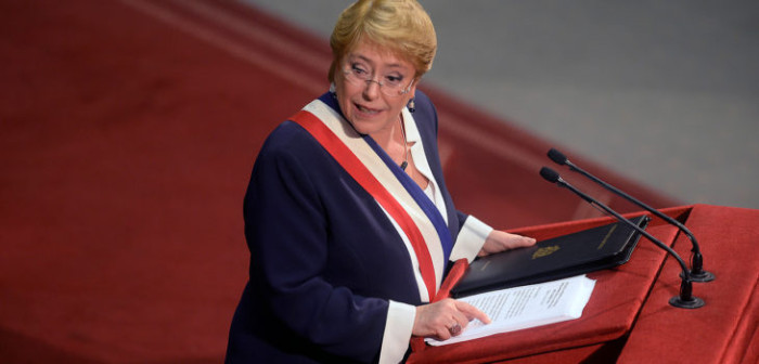 Discurso de Bachelet se vio interrumpido por un 