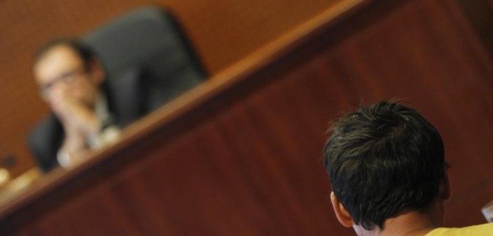 Condenan a hombre que abusó de dos niños de 5 y 7 años cuando los llevaba al colegio