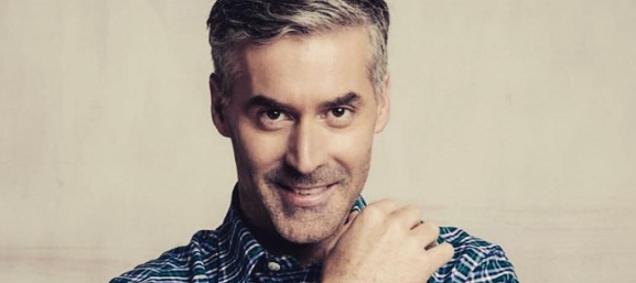 Cuánto ha cambiado: actor Carlos Díaz mostró la evolución de su look en impactante foto