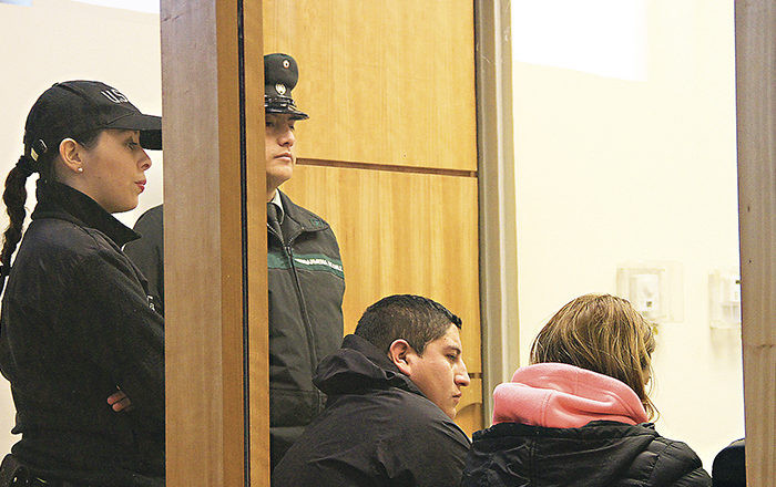 Pareja organizó romántica noche en un motel y terminó en el juzgado por robarse televisor