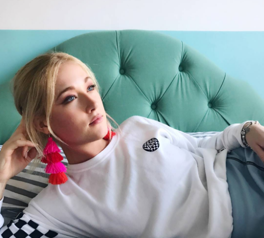 Vesta Lugg es criticada en Instagram tras compartir imagen usando estas botas bucaneras