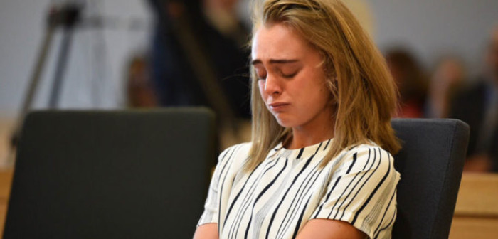 Inicia juicio por homicidio contra joven que motivó a su novio a suicidarse en EEUU